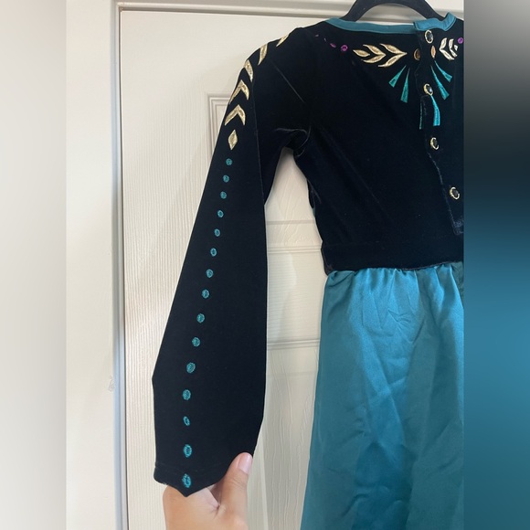 Girl’s Disney Store Frozen 2 Deluxe Queen Anna Gown With Velvet Cape Size 7/8 - Picture 9 of 11